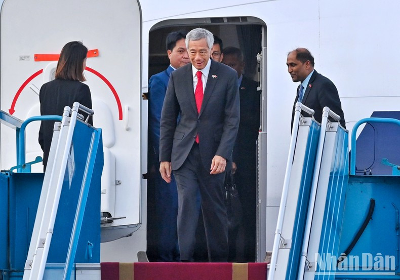 La visita del primer ministro Lee Hsien Loong forma parte de una serie de eventos organizados por ambos países con motivo del 50º aniversario de sus relaciones diplomáticas y los 10 años de la asociación estratégica bilateral. La visita del primer ministro Lee Hsien Loong forma parte de una serie de eventos organizados por ambos países con motivo del 50º aniversario de sus relaciones diplomáticas y los 10 años de la asociación estratégica bilateral.