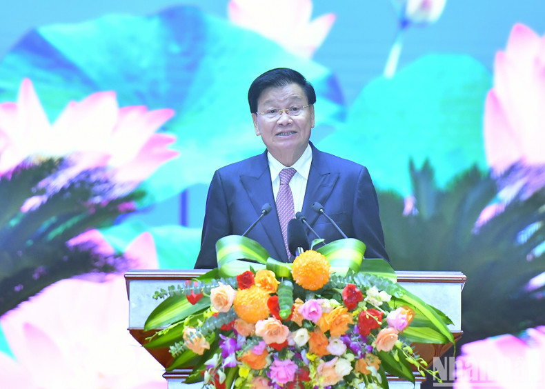 El secretario general del Partido Popular Revolucionario y presidente de Laos, Thongloun Sisoulith, interviene en el encuentro.