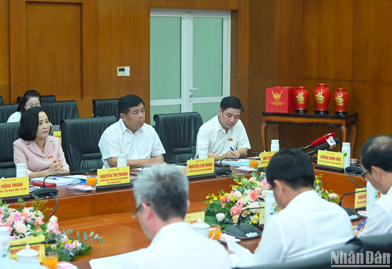 Miembros del Comité Permanente de la AN, dirigentes de los ministerios y delegados en la cita.