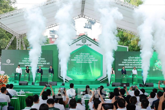 Lanzamiento de la plataforma de comercio electrónico VinachemMart en Hanói el 10 de mayo. (Foto: VNA)