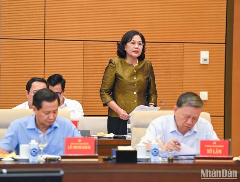 La gobernadora del Banco Estatal, Nguyen Thi Hong, habla en la conferencia. La gobernadora del Banco Estatal, Nguyen Thi Hong, habla en la conferencia.