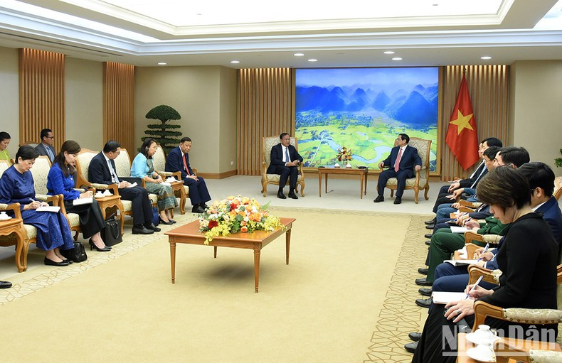 Las dos partes acordaron continuar coordinándose estrechamente y prestando apoyo mutuo en los foros regionales e internacionales, en aras de contribuir a la construcción de una comunidad de la Asean unida, poderosa y próspera.