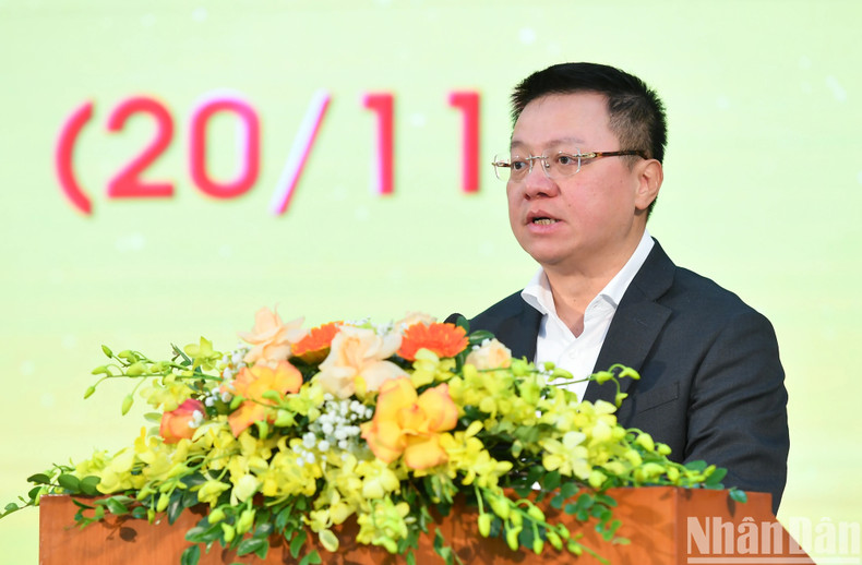 Quoc Minh felicita y agradece al contingente de educadores y los trabajadores del sector educativo de todo el país.