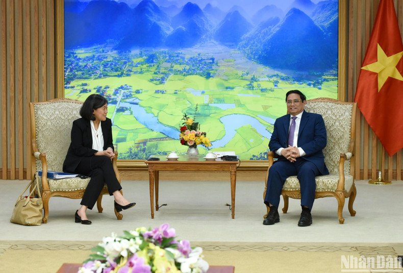 El jefe del Ejecutivo recibe a Katherine Tai, representante comercial de Estados Unidos.