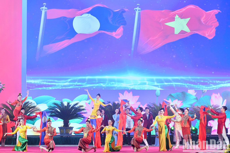 Actuación artística en el evento.