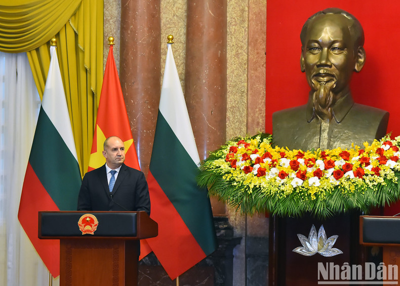 El presidente búlgaro, Rumen Radev, habla en la reunión con la prensa. El presidente búlgaro, Rumen Radev, habla en la reunión con la prensa.