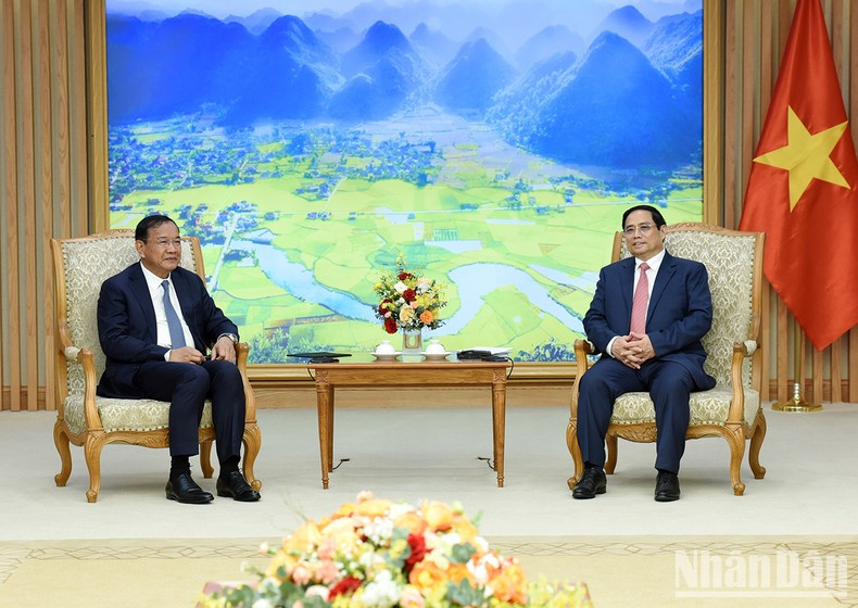 Prak Sokhonn informó sobre los resultados de la conversación con el canciller vietnamita, Bui Thanh Son, así como de la XX Reunión de la Comisión Mixta entre los dos países.