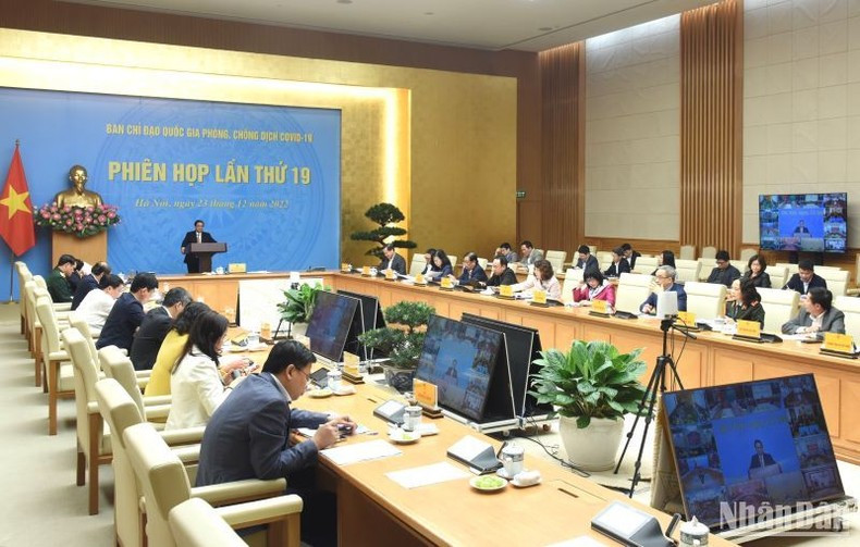 El primer ministro pidió a los participantes que aporten opiniones para la prevención de la pandemia y otros problemas pendientes.