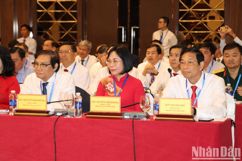 Lideres del Comité Popular de Dong Nai en la cita. Lideres del Comité Popular de Dong Nai en la cita.