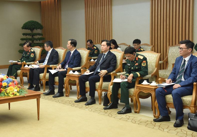 Representantes de los ministerios, sectores y departamentos de Vietnam en la cita.