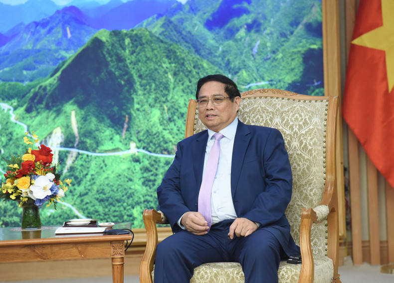 El primer ministro Pham Minh Chinh interviene en el encuentro.