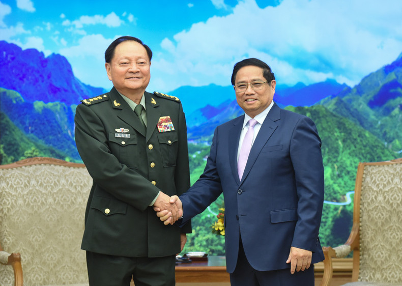 El premier vietnamita, Pham Minh Chinh, y el teniente general Zhang Youxia, miembro del Buró Político del Comité Central del Partido Comunista y vicepresidente de la Comisión Militar Central de China.