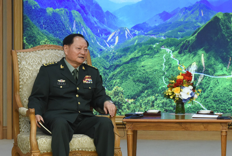 El teniente general Zhang Youxia interviene en la reunión.