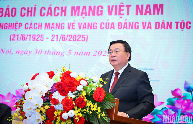 Nguyen Xuan Thang, director de la Academia Nacional de Política Ho Chi Minh, destaca el papel de la prensa como puente entre el Partido y el pueblo. Nguyen Xuan Thang, director de la Academia Nacional de Política Ho Chi Minh, destaca el papel de la prensa como puente entre el Partido y el pueblo.