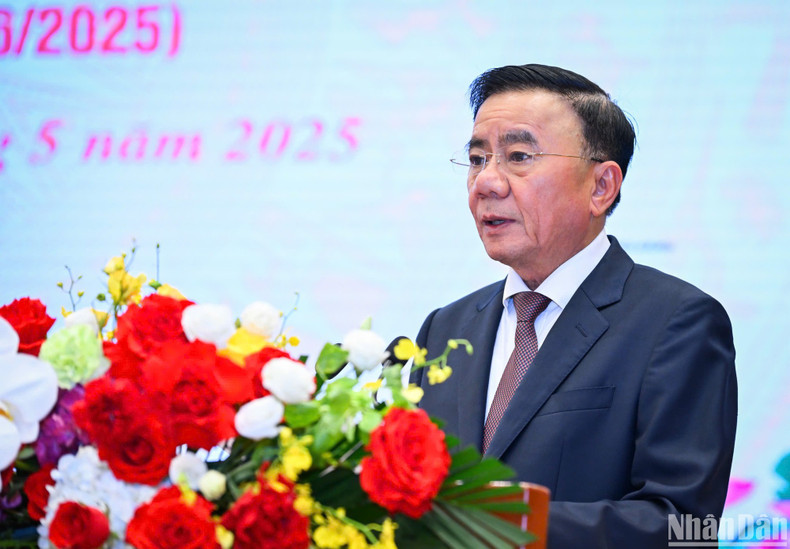 Tran Cam Tu, miembro del Buró Político y miembro permanente del Secretariado del PCV, interviene en el evento. Tran Cam Tu, miembro del Buró Político y miembro permanente del Secretariado del PCV, interviene en el evento.