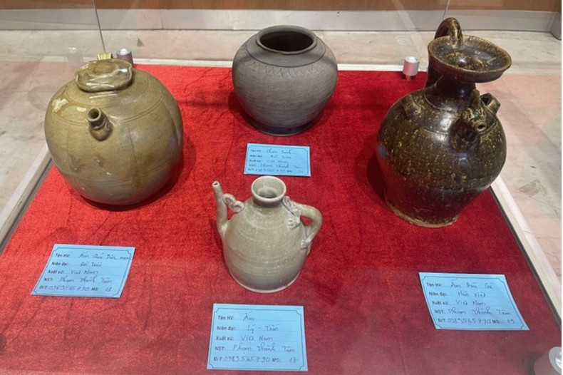 Cerámica antigua de Vietnam en la exposición. Cerámica antigua de Vietnam en la exposición.