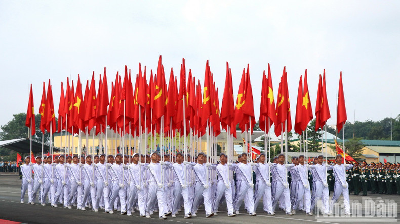 Bloque de banderas nacionales y del Partido. Bloque de banderas nacionales y del Partido.