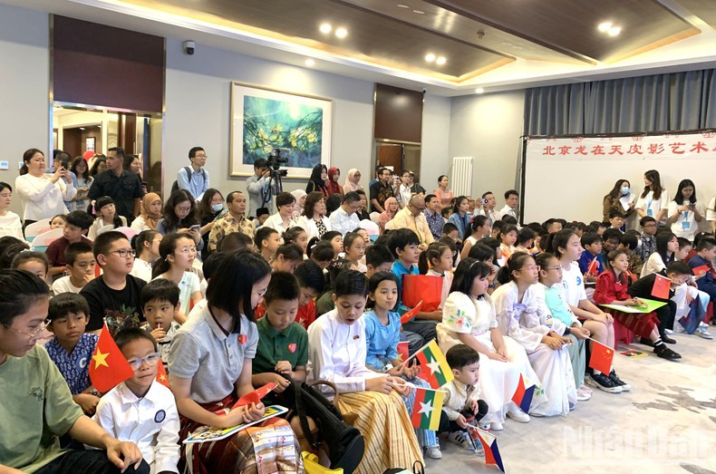 Niños de la Asean y de China en el evento.