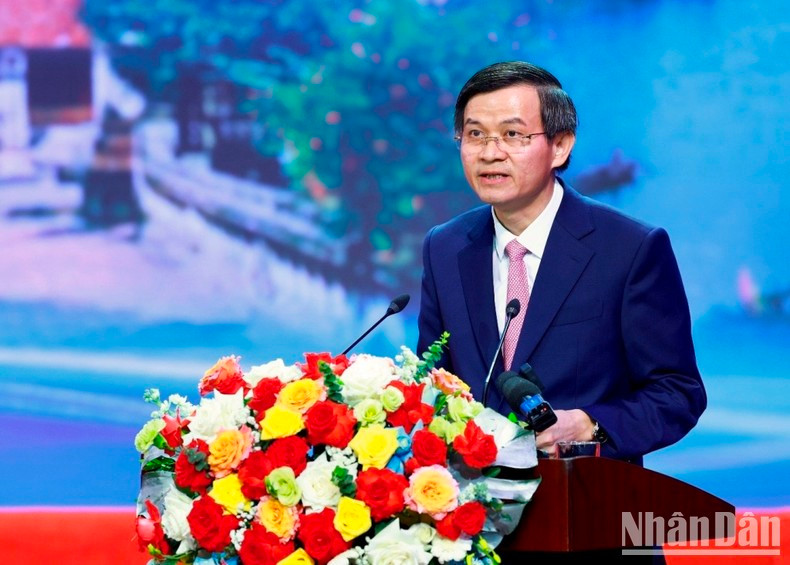 El secretario del Comité del Partido Comunista de Vietnam (PCV) en Ninh Binh, Doan Minh Huan. El secretario del Comité del Partido Comunista de Vietnam (PCV) en Ninh Binh, Doan Minh Huan.