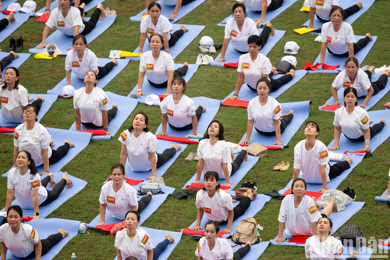 El yoga es uno de los deportes populares en Vietnam y en muchos países del mundo. El yoga es uno de los deportes populares en Vietnam y en muchos países del mundo.