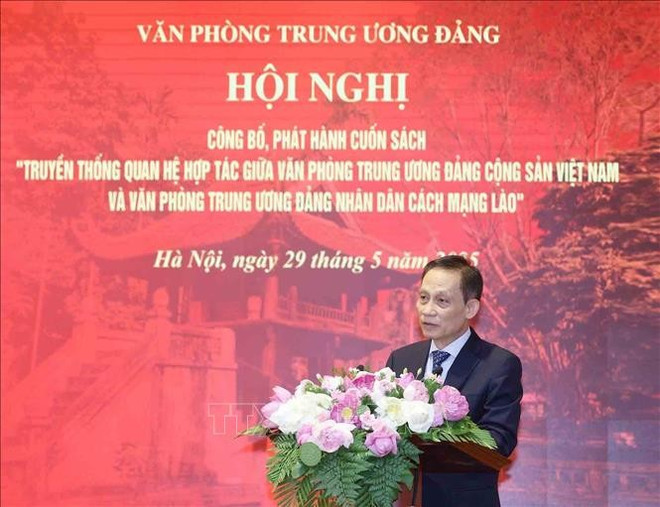 El secretario del Comité Central del PCV y jefe de su Oficina, Le Hoai Trung, interviene en la cita. (Foto: VNA) El secretario del Comité Central del PCV y jefe de su Oficina, Le Hoai Trung, interviene en la cita. (Foto: VNA)