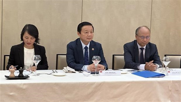 El viceprimer ministro vietnamita Tran Hong Ha se reunió con la vicedirectora general de la Agencia Francesa de Desarrollo (AFD), Marie Helene Loison. (Foto: VNA) El viceprimer ministro vietnamita Tran Hong Ha se reunió con la vicedirectora general de la Agencia Francesa de Desarrollo (AFD), Marie Helene Loison. (Foto: VNA)