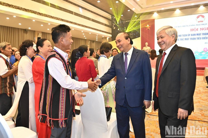 El presidente Nguyen Xuan Phuc y los delegados en la cita. El presidente Nguyen Xuan Phuc y los delegados en la cita.