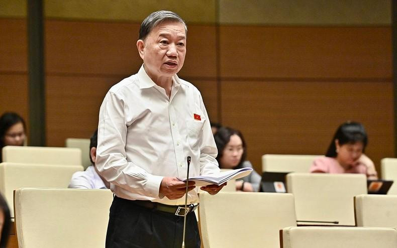 El ministro de Seguridad Pública de Vietnam, To Lam, en la interpelación parlamentaria.