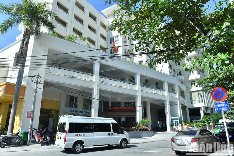 En el Centro de Enfermería para personas con méritos revolucionarios en Khanh Hoa. En el Centro de Enfermería para personas con méritos revolucionarios en Khanh Hoa.