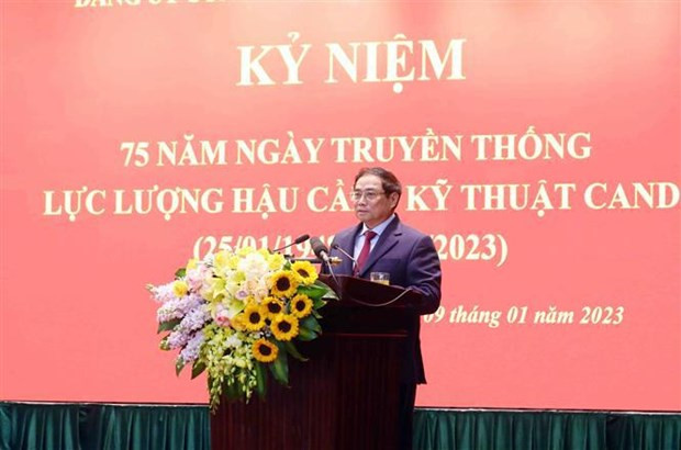 El premier Pham Minh Chinh participa en el 75 Aniversario del Día tradicional de la Fuerza Logística y Técnica de la Seguridad Pública. (Fotografía: VNA) El premier Pham Minh Chinh participa en el 75 Aniversario del Día tradicional de la Fuerza Logística y Técnica de la Seguridad Pública. (Fotografía: VNA)