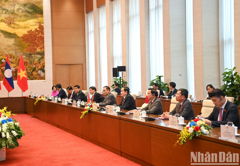 Tran Thanh Man y los delegados de la AVN. Tran Thanh Man y los delegados de la AVN.