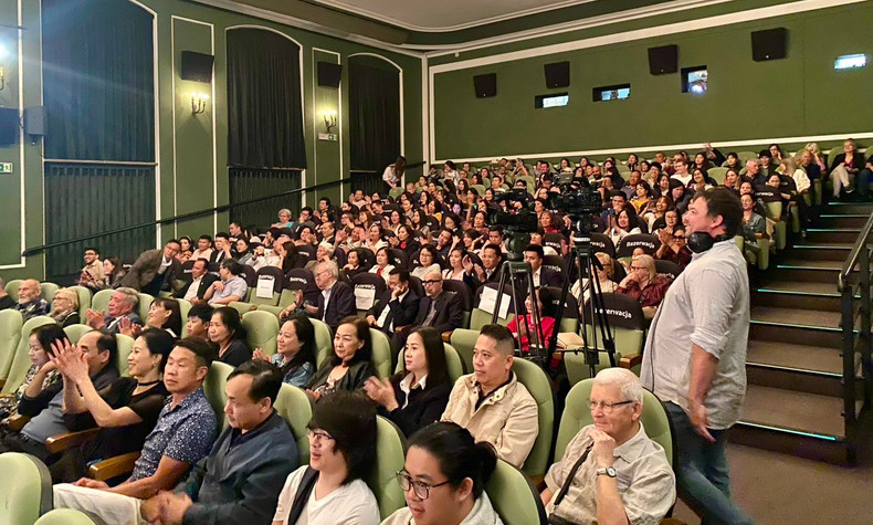 En el acto inaugural de la Semana de cine vietnamita en Polonia. En el acto inaugural de la Semana de cine vietnamita en Polonia.