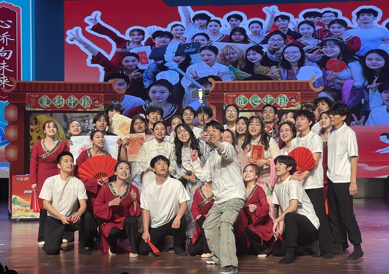 Estudiantes del Sudeste Asiático en la ceremonia de entrega de premios.
