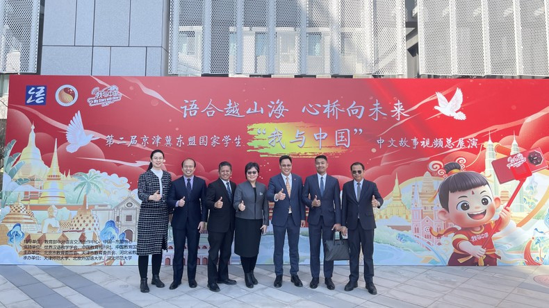 Representantes diplomáticos de los países de la Asean en la ceremonia.