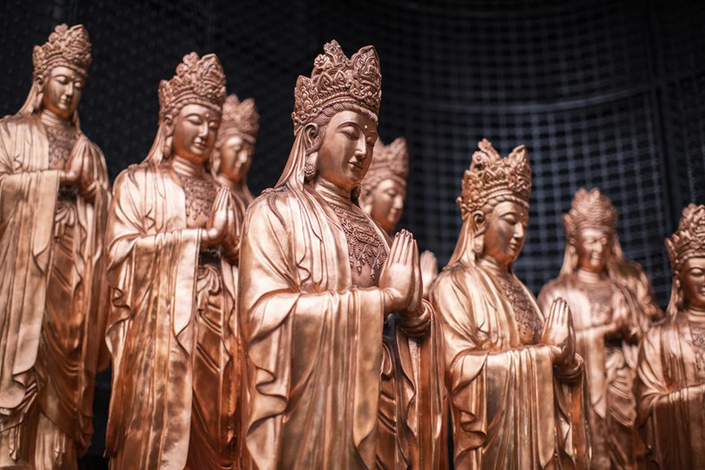 Debajo de la estatua de Buda Tay Bo Da Son hay una gran pagoda donde se encuentran otras estatuas de Buda. (Foto: VNA) Debajo de la estatua de Buda Tay Bo Da Son hay una gran pagoda donde se encuentran otras estatuas de Buda. (Foto: VNA)