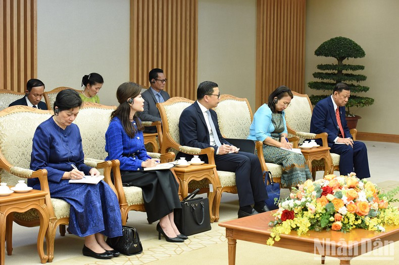 Miembros de la delegación camboyana en la cita.