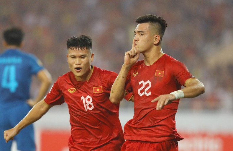Tien Linh celebra su gol. Tien Linh celebra su gol.