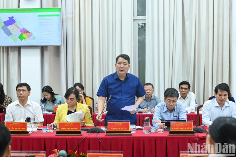 El viceministro de Finanzas Cao Anh Tuan habla en la reunión. El viceministro de Finanzas Cao Anh Tuan habla en la reunión.