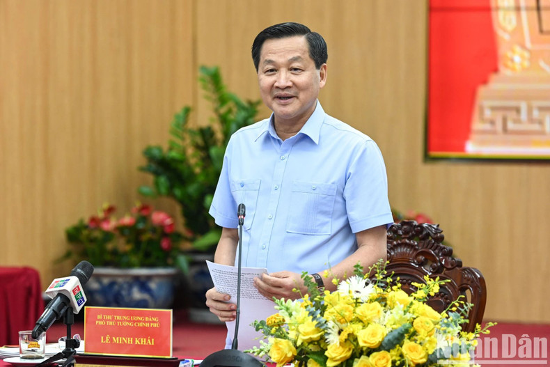 El vicepremier Le Minh Khai en la reunión. El vicepremier Le Minh Khai en la reunión.