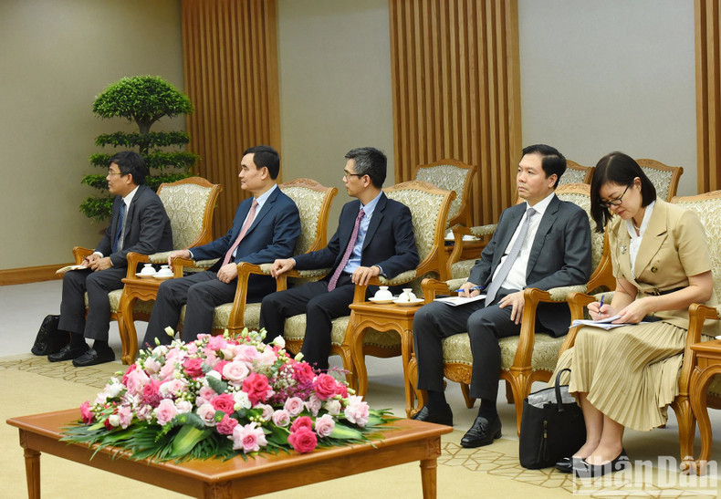 Representantes de los líderes de los ministerios y sectores de Vietnam en la reunión. Representantes de los líderes de los ministerios y sectores de Vietnam en la reunión.