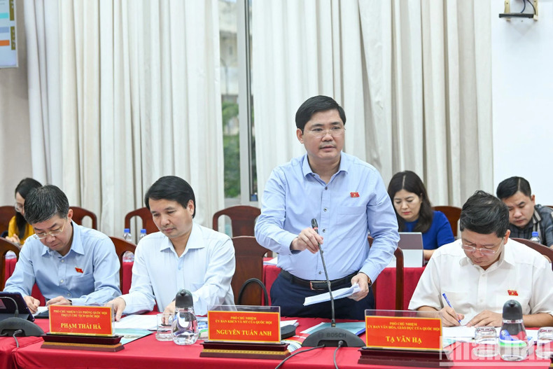 El vicepresidente del Comité de Ciencia, Tecnología y Medio Ambiente de la AN Nguyen Tuan Anh, hace uso de la palabra en el encuentro. El vicepresidente del Comité de Ciencia, Tecnología y Medio Ambiente de la AN Nguyen Tuan Anh, hace uso de la palabra en el encuentro.