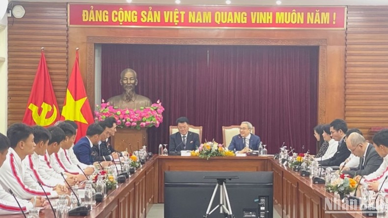 En la reunión. En la reunión.