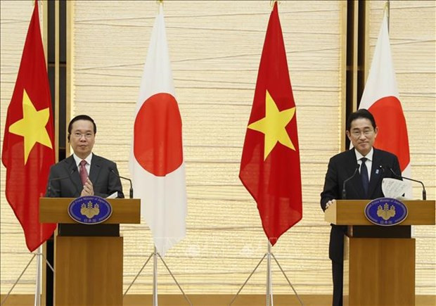 El presidente de Vietnam, Vo Van Thuong, y el primer ministro de Japón, Kishida Fumio, durante una conferencia de prensa . (Fuente: VNA) El presidente de Vietnam, Vo Van Thuong, y el primer ministro de Japón, Kishida Fumio, durante una conferencia de prensa . (Fuente: VNA)