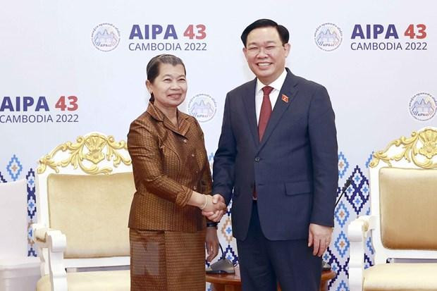El presidente de la Asamblea Nacional de Vietnam, Vuong Dinh Hue, y la viceprimera ministra de Camboya, Men Sam An. (Fotografía: VNA)