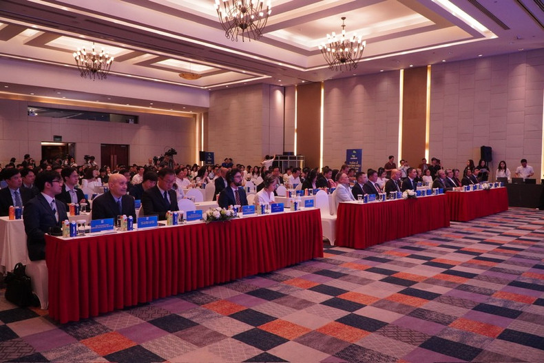 Escena del acto inaugural del evento. (Foto: thuonghieuquocgia.nhandan.vn)