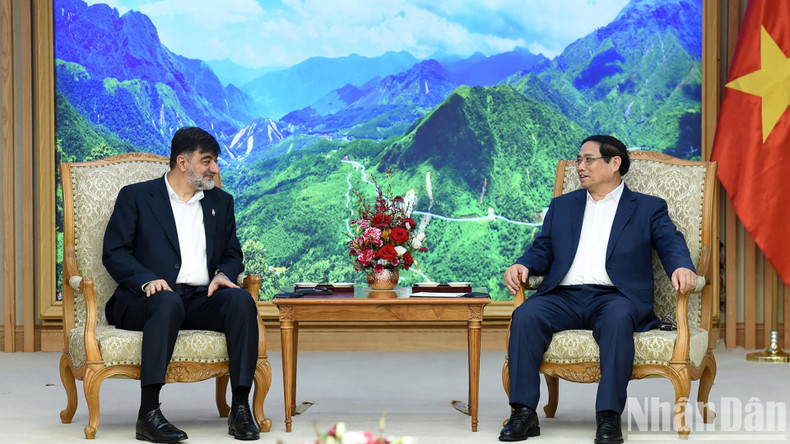 El premier Pham Minh Chính recibe al general de brigada Ahmad Reza Radan, jefe del Comando de Aplicación de la Ley de Irán.