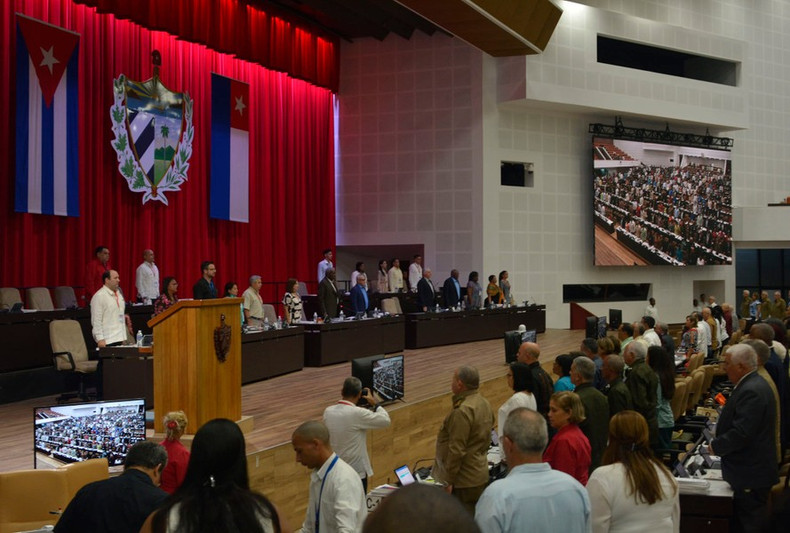 La Asamblea Nacional del Poder Popular de Cuba guardó un minuto de silencio en memoria del secretario general del PCV, Nguyen Phu Trong. La Asamblea Nacional del Poder Popular de Cuba guardó un minuto de silencio en memoria del secretario general del PCV, Nguyen Phu Trong.