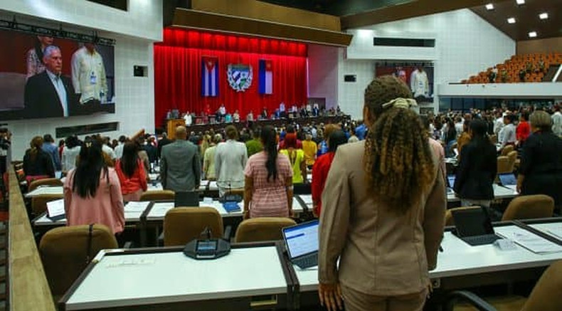 La Asamblea Nacional del Poder Popular de Cuba guardó un minuto de silencio en memoria del secretario general del PCV, Nguyen Phu Trong. La Asamblea Nacional del Poder Popular de Cuba guardó un minuto de silencio en memoria del secretario general del PCV, Nguyen Phu Trong.
