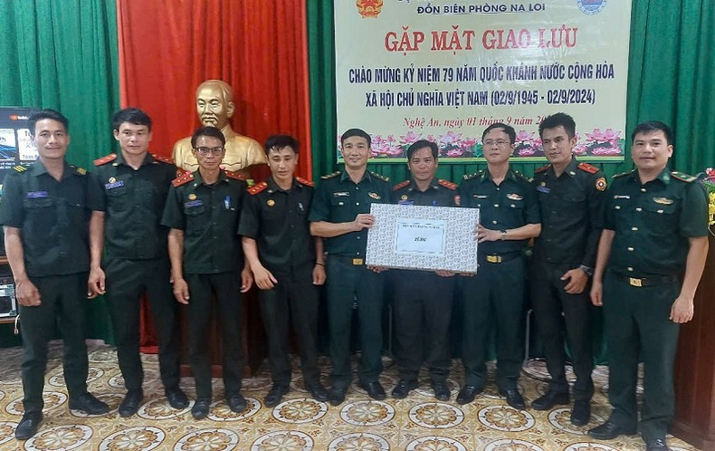 Encuentro entre la Compañía de Guardia Fronteriza 223, del Comando Militar de la provincia de Xieng Khouang y la Guardia Fronteriza de Na Loi.