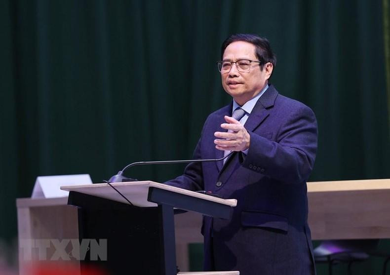Minh Chinh habla en la reunión con los directores ejecutivos de la zona de alta tecnología de Brainport y de la provincia de Brabante Septentrional. (Fotografía: VNA) Minh Chinh habla en la reunión con los directores ejecutivos de la zona de alta tecnología de Brainport y de la provincia de Brabante Septentrional. (Fotografía: VNA)